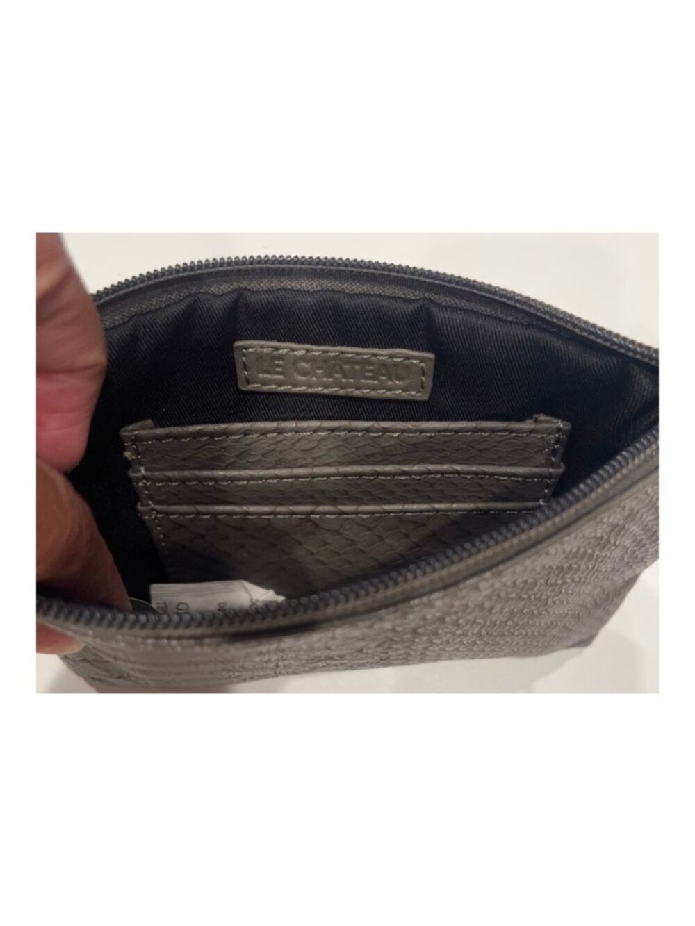 Le Château Women’s Gray Leather Zip Wallet - Picture 3 of 3